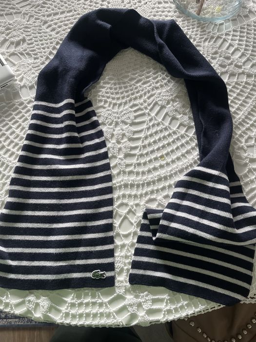 Szalik firmy Lacoste