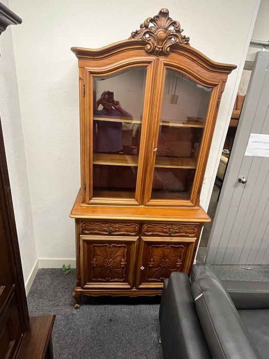 Stylowy kredens - witryna