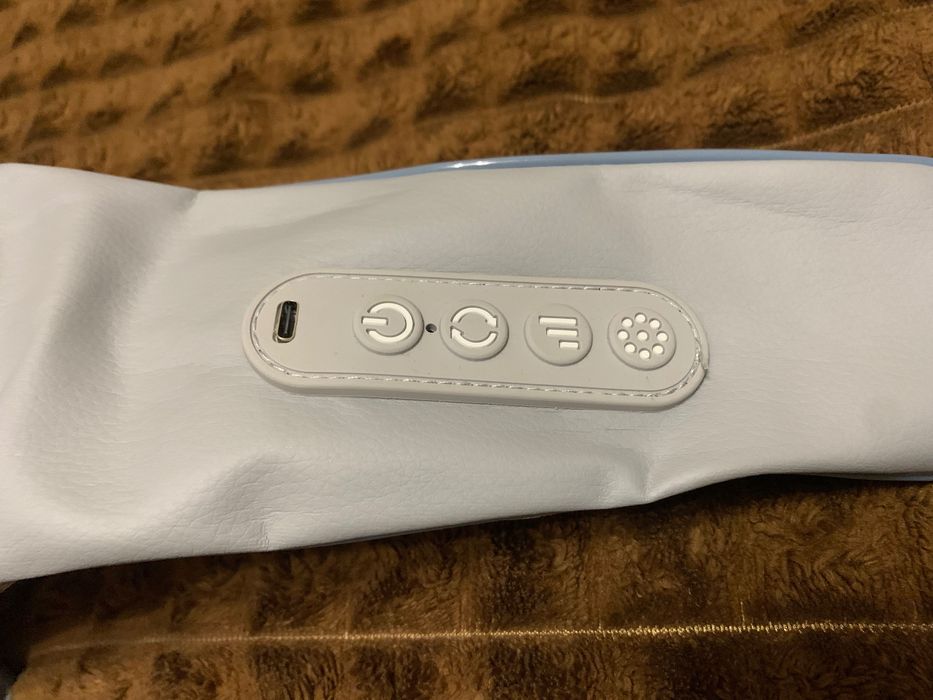 Масажер для шиї і для спини