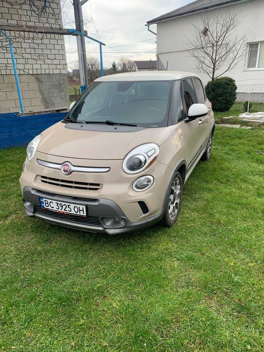Американський автомобіль Fiat 500 L