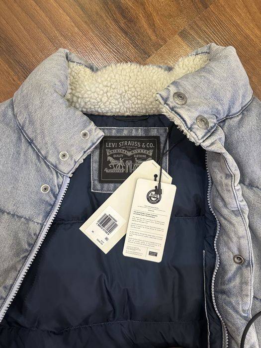 Levis пуховик  M