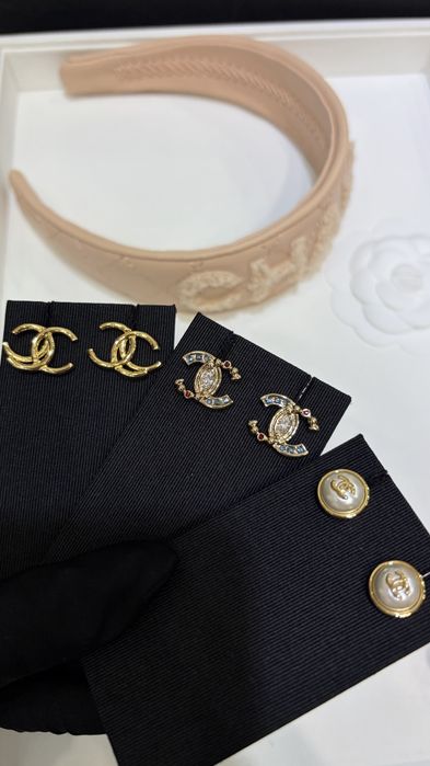 CHANEL® Luksusowe perły CC® kolczyki ekskluzywna biżuteria