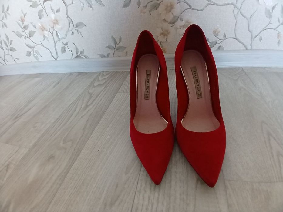 Туфлі червоні замшеві