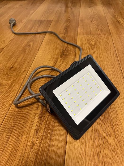 LED прожектор , лампа
