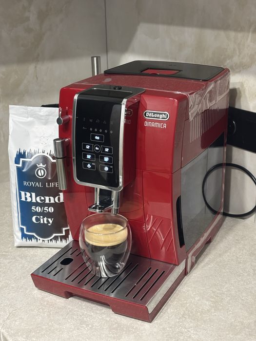 Кавомашина delonghi dinamica у червоному кольорі