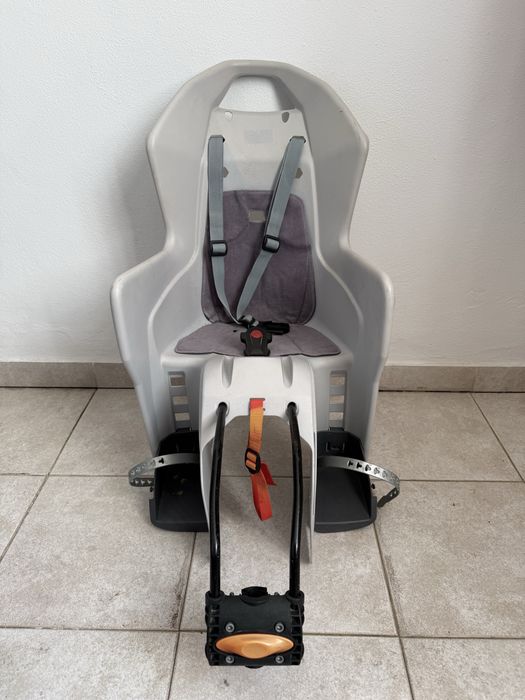 Cadeira de bicicleta para transportar crianca