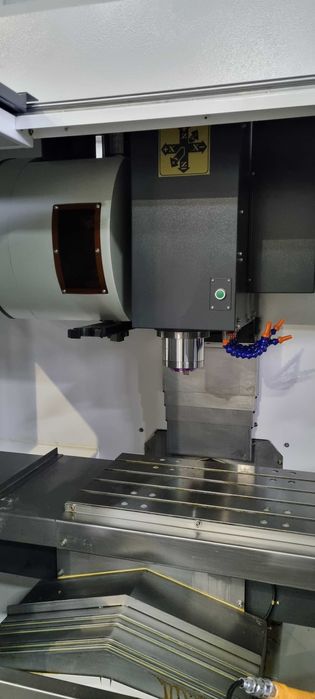 Centrum obróbcze  CNC MILL 530 900 X 400 Sinumerik Frezarka CNC CORMAK