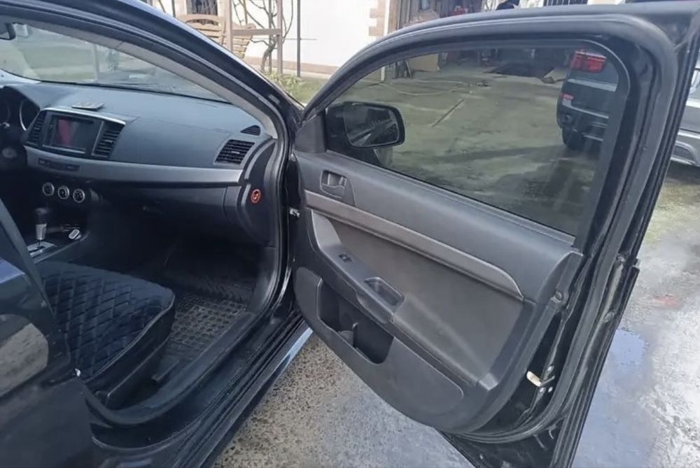 Автомобіль Mitsubishi Lancer X