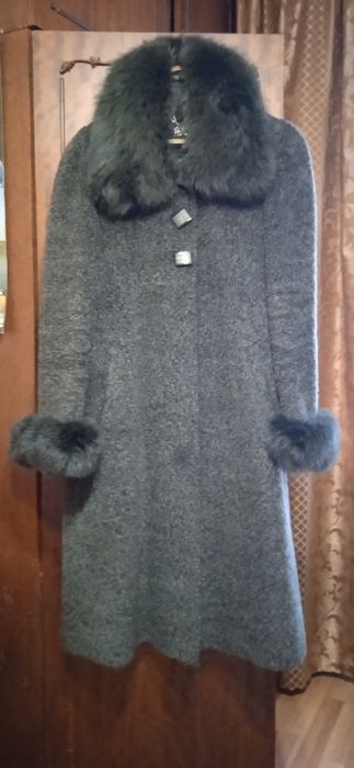 Продам б/у зимнее пальто.