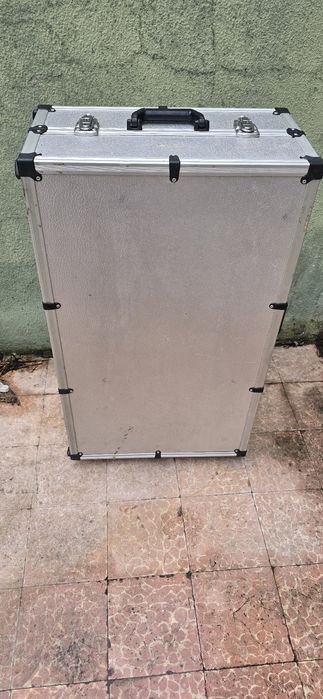 Mala metálica para sistema de som