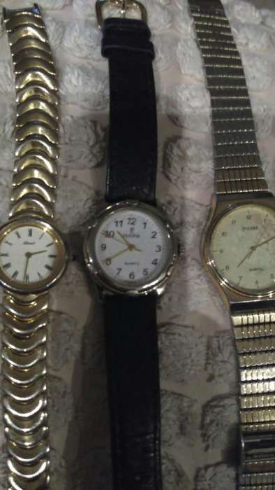 Vendo os relógios pulso das fotos citizen festina swiss pulsar