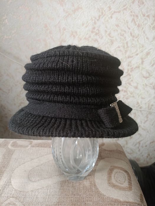 Шапки женские в отличном состоянии