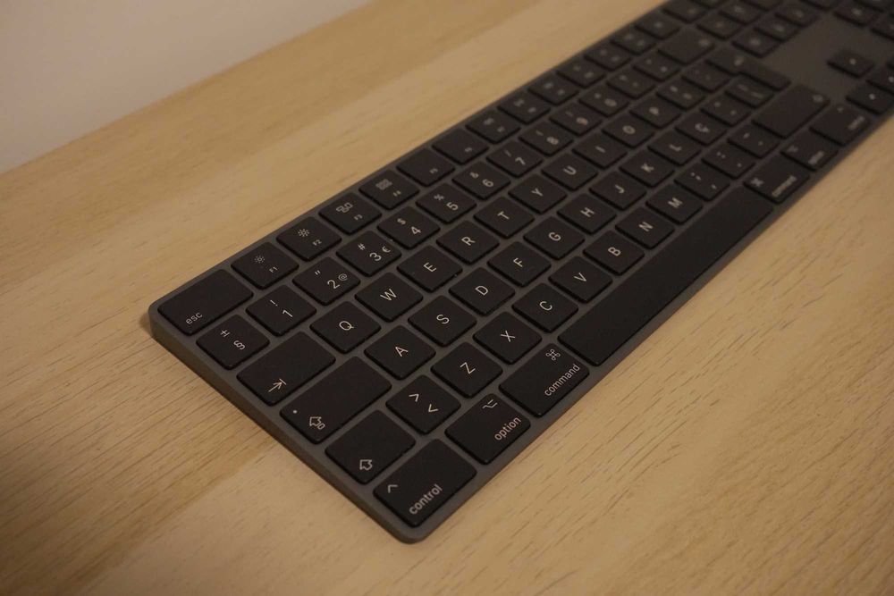 Teclado - Apple Magic Keyboard A1843