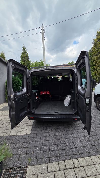 Wynajem wypożyczalnia busa Renault Trafic wolne terminy