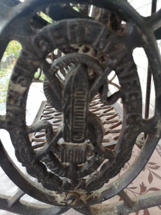 Столик SINGER...