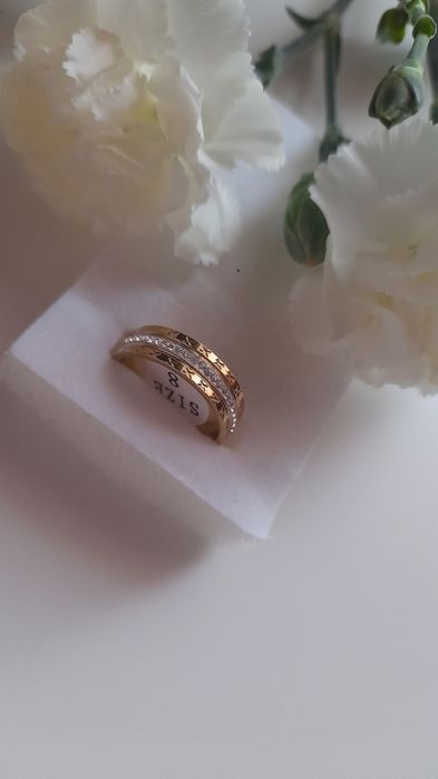 Pierścionek obrączka damski z cekinami