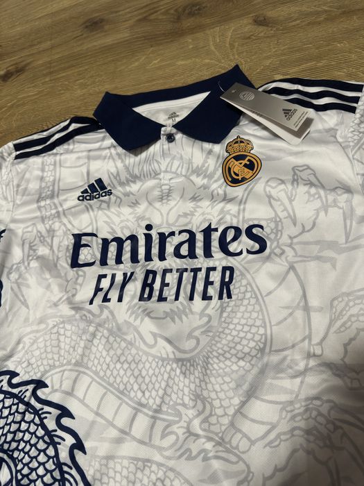 Nowa Biała koszulka Adidas Real Madryt - edycja Smok / Dragon (Rozmiar M)