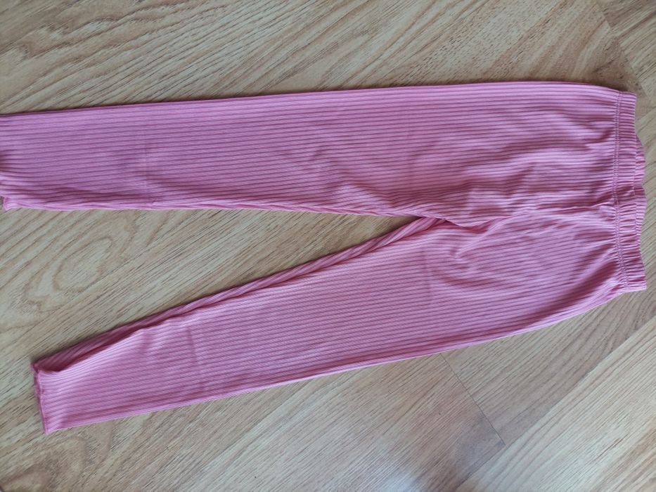 Nowe cienkie leginsy dla dziewczynki. R.110