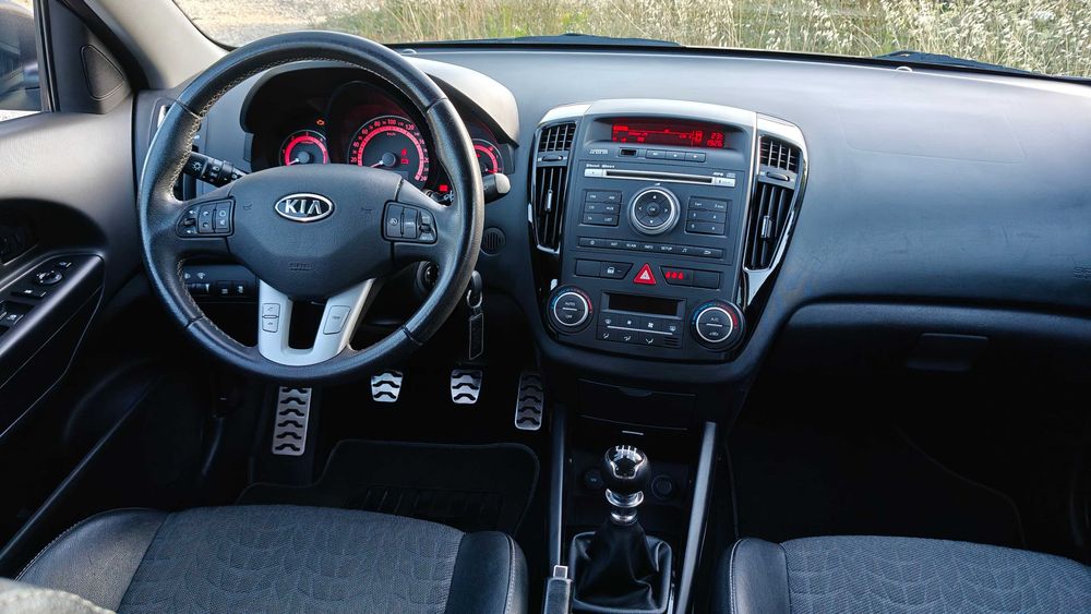 Kia Ceed 1.6 CRDi 128cv TX (1 Só Dono) – Junho 2012