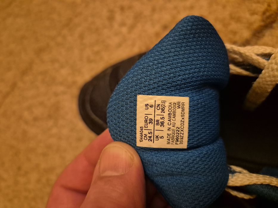 Buty halowe asics 39