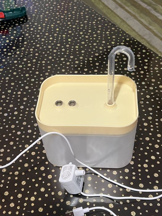 Фонтан фонтанчик поїлка поільник для кота кошеня зубна щітка подарунок