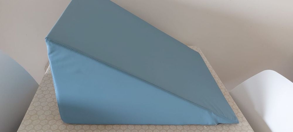 Almofada triangular para Pernas