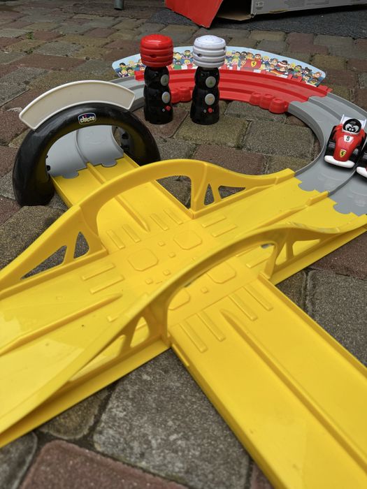 Автотрек Ferrari від Chicco на 2+ роки