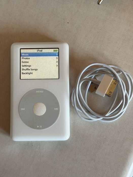 Apple iPod classic 3 generacji, 30GB, wszystko działa jak należy