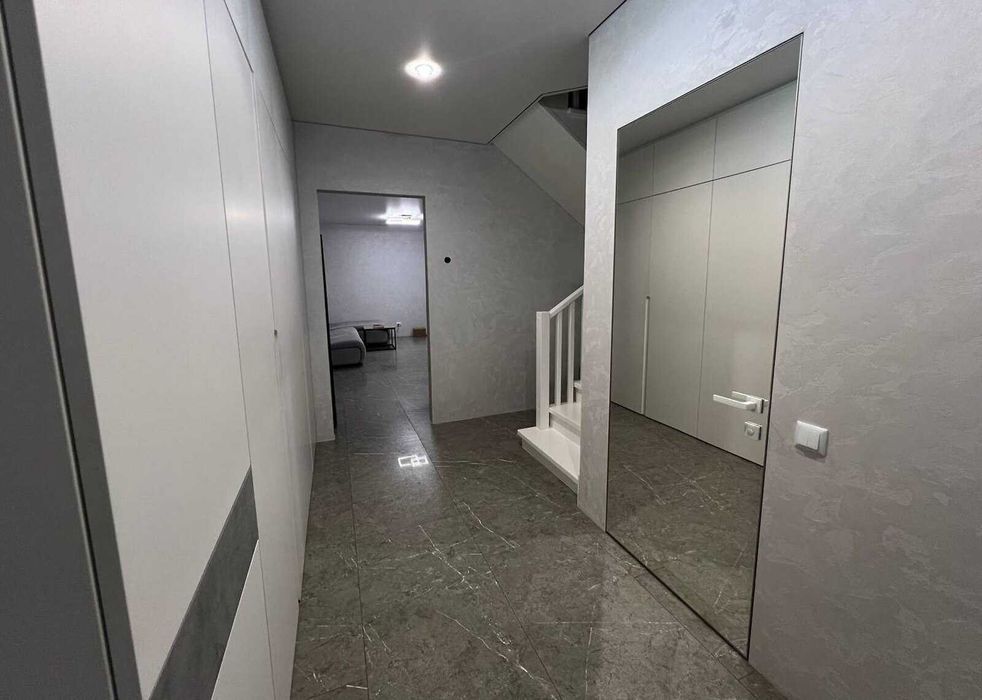 Продаж 2 поверхового таунхауса в Агрономічному