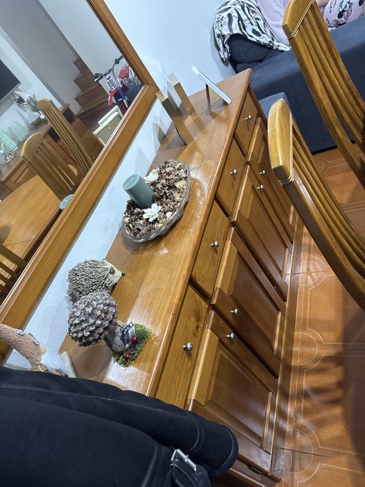 2 moveis sala com mesa e 6 cadeiras e espelho