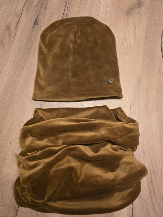 Zestaw czapka i komin welurowy