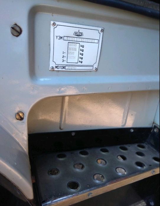 Вантажівка МАЗ 53366 з напрацюванням 4 тис.км