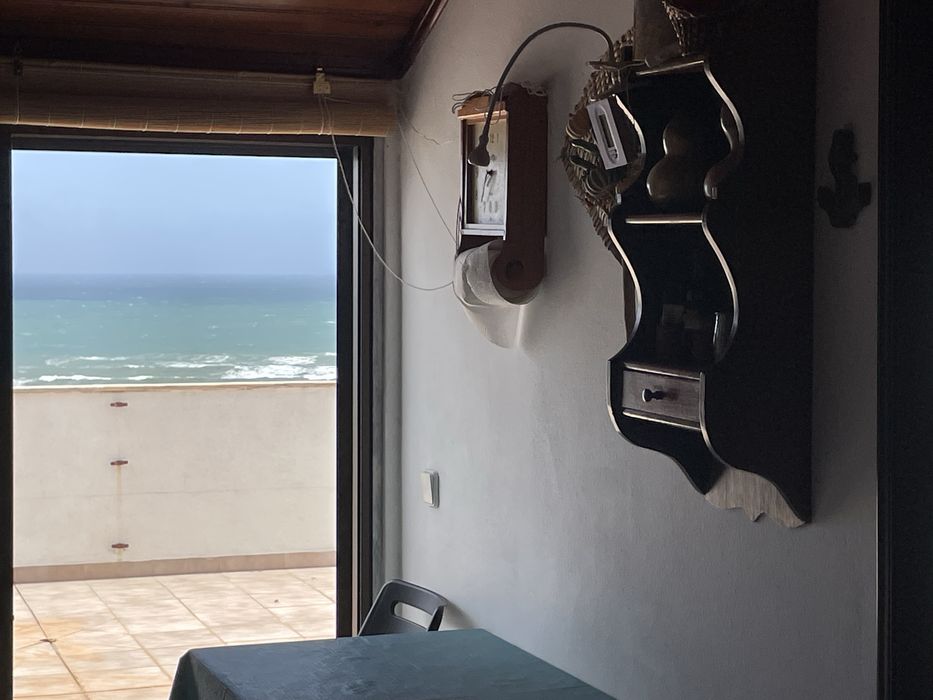 Estudio T1 para maximo de 3 pessoas, mobilado, terraço e vista, na Ericeira