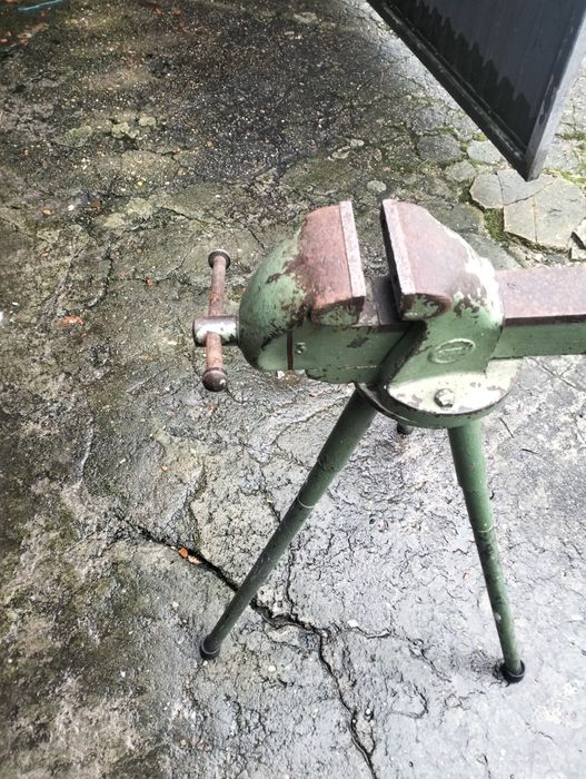 Torno para profissionais com tripé.