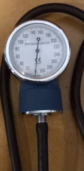 Tensiômetro de Braço Manual com Fonendo Estetoscópio de Alumínio