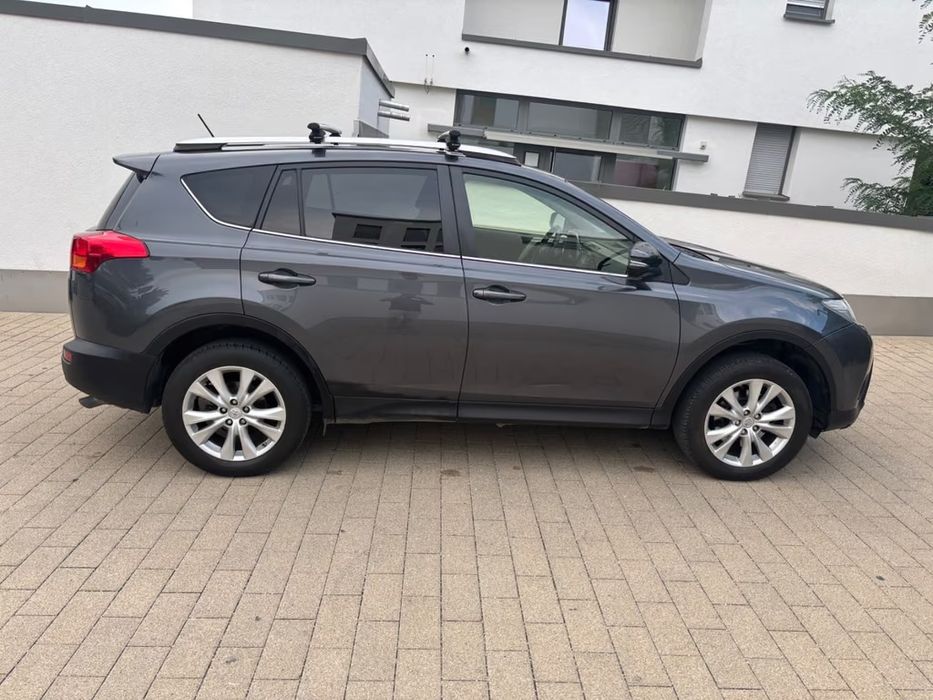 Toyota RAV-4 2013...