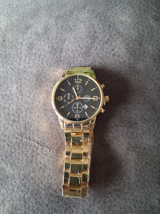 Conjunto de relógio colar e pulseira dourado