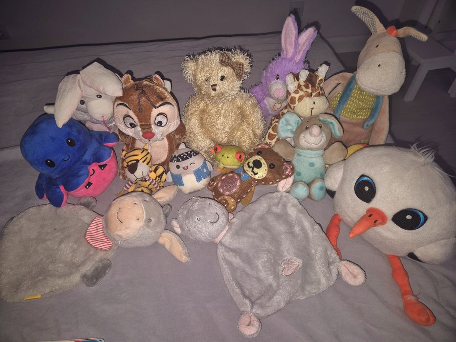 Лот м'яких іграшок