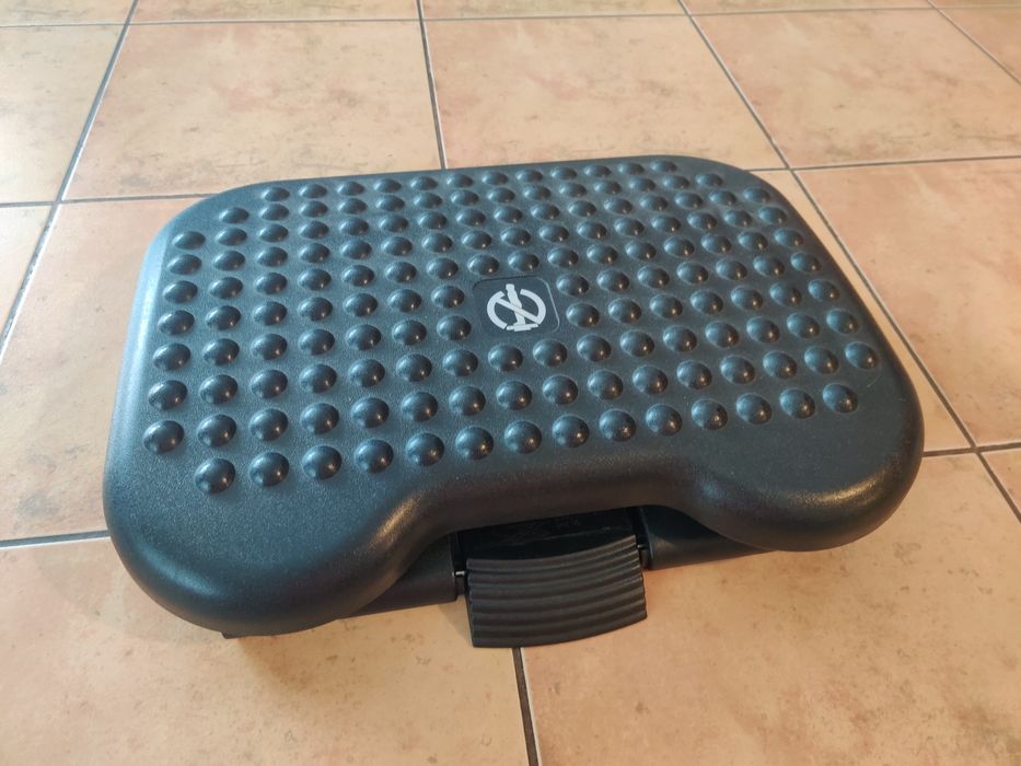 Podnóżek biurowy z regulacją wysokości