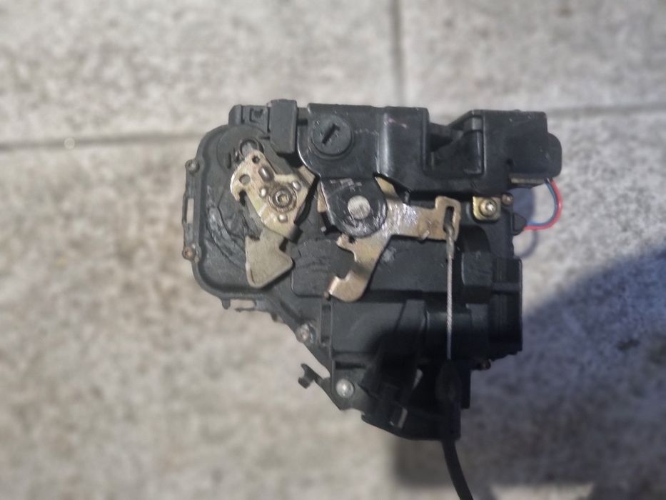 Fechadura / Mecanismo Porta Traseira Direita VW Golf 4 (Original)
