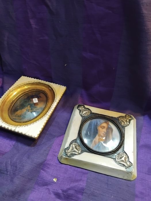 Duas miniaturas antigas com pinturas
