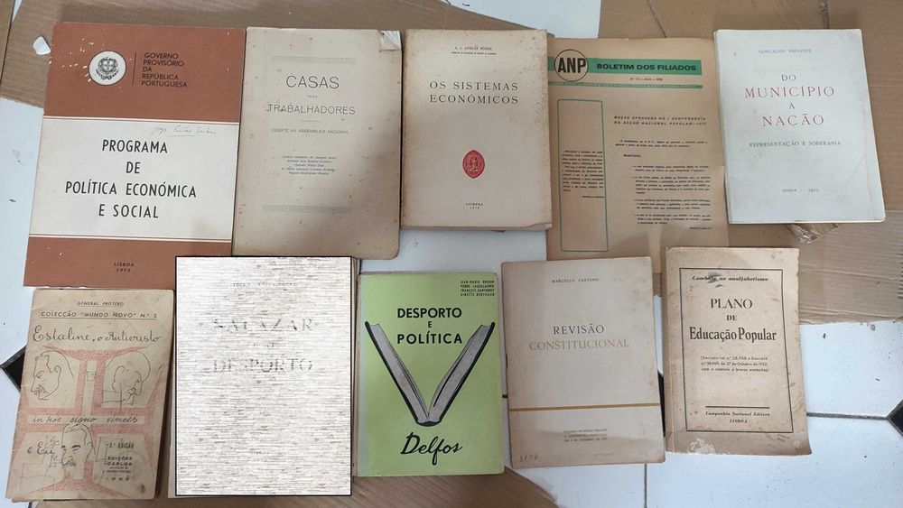 31 Livros antigos Tema Politica