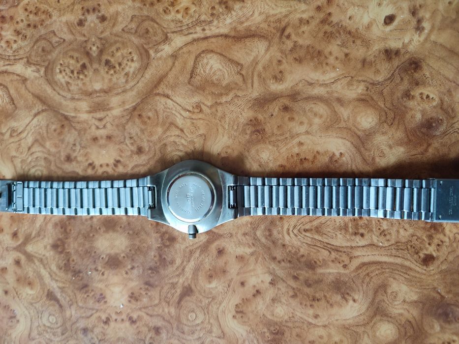 Годинник Q&Q Quartz (Японія) — Класичний стиль, сталевий браслет
