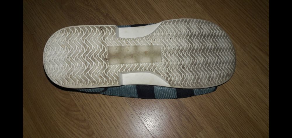 Продам профессиональный сандаль новый в отличном состоянии 41-43 разме