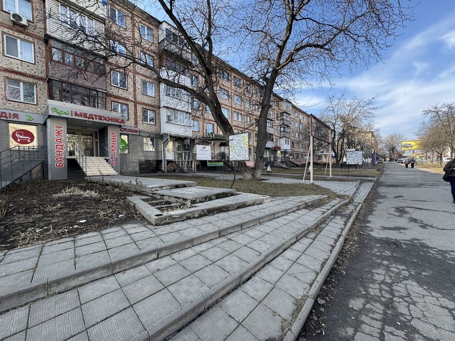 Магазин, вул. Київська