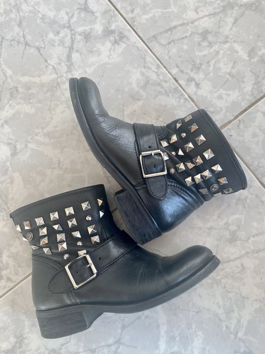 Botins/botas salsa com apliques