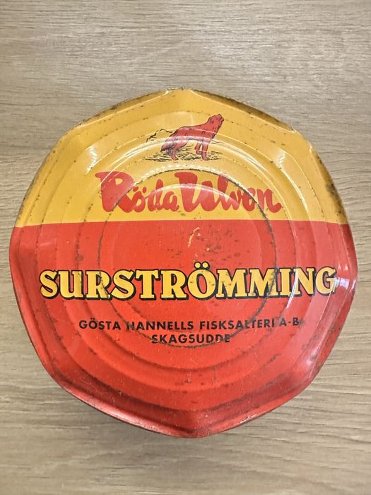 Surströmming szwedzkie fermentowane śledzie puszka oryginalna