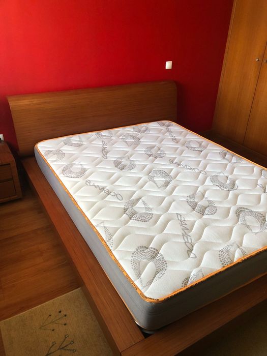 Mobilia de quarto em cerejeira (Sem colchão €280)