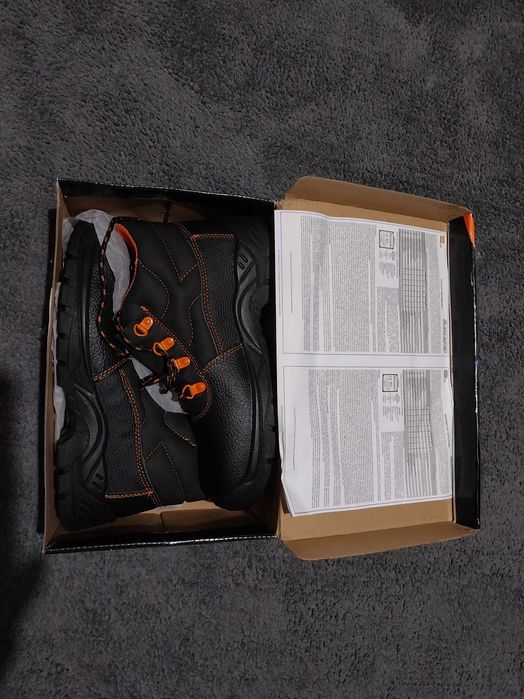 Botas novas. Tamanho 42