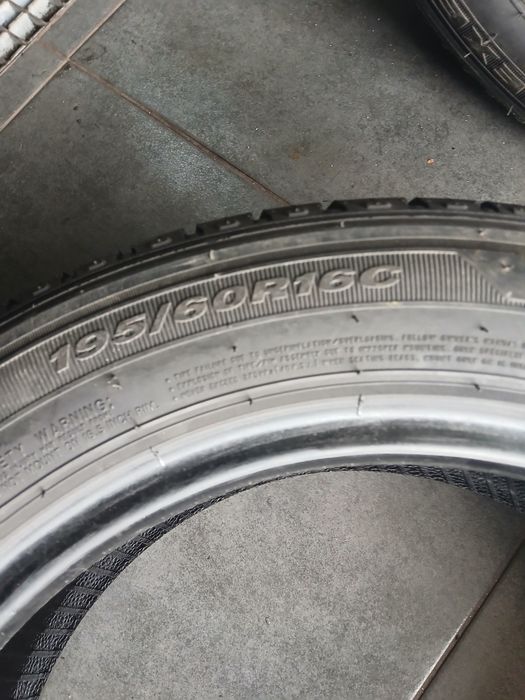 2 pneus 195 60 r16C Nexen